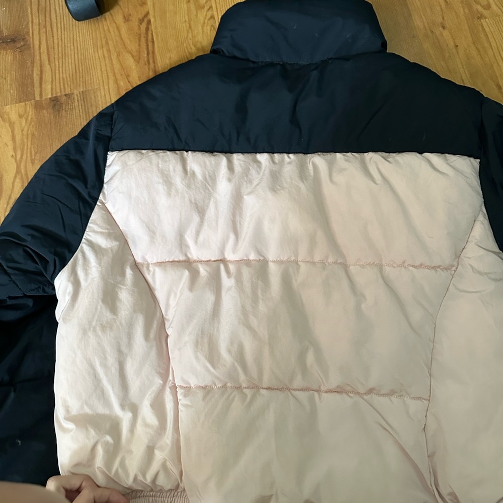 puffer jacket size medium - Picture 3 of 4
